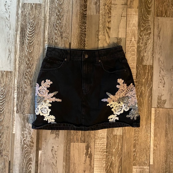 Topshop Dresses & Skirts - 💕Topshop Black Denim Skirt💕
